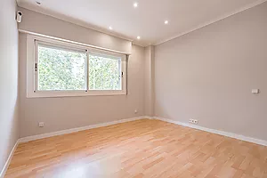 Bright 3-Bedroom Apartment on Meridiana Avenue, in Navas District