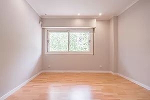 Bright 3-Bedroom Apartment on Meridiana Avenue, in Navas District