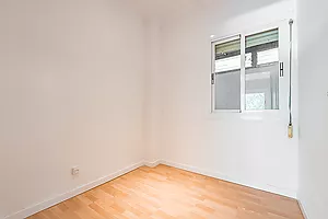 Bright 3-Bedroom Apartment on Meridiana Avenue, in Navas District