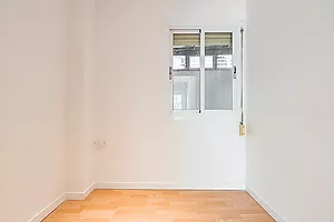 Bright 3-Bedroom Apartment on Meridiana Avenue, in Navas District