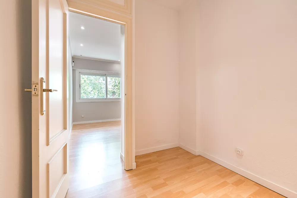 Bright 3-Bedroom Apartment on Meridiana Avenue, in Navas District
