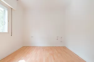 Bright 3-Bedroom Apartment on Meridiana Avenue, in Navas District
