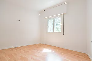 Bright 3-Bedroom Apartment on Meridiana Avenue, in Navas District