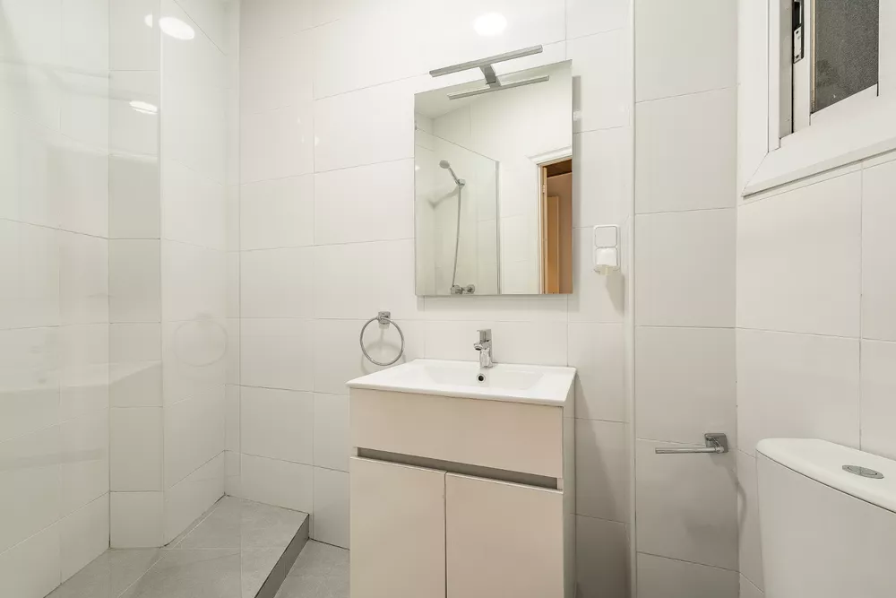 Bright 3-Bedroom Apartment on Meridiana Avenue, in Navas District