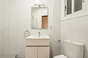 Bright 3-Bedroom Apartment on Meridiana Avenue, in Navas District