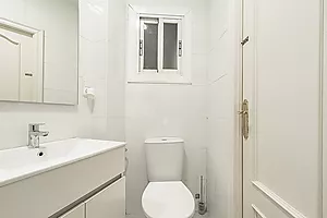 Bright 3-Bedroom Apartment on Meridiana Avenue, in Navas District