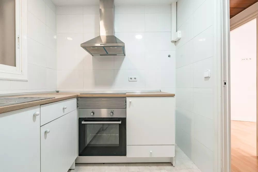 Bright 3-Bedroom Apartment on Meridiana Avenue, in Navas District