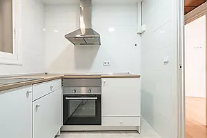 Bright 3-Bedroom Apartment on Meridiana Avenue, in Navas District