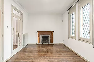 Casa unifamiliar independent de 249 m² amb jardí privat i garatge a Sant Gervasi – La Bonanova