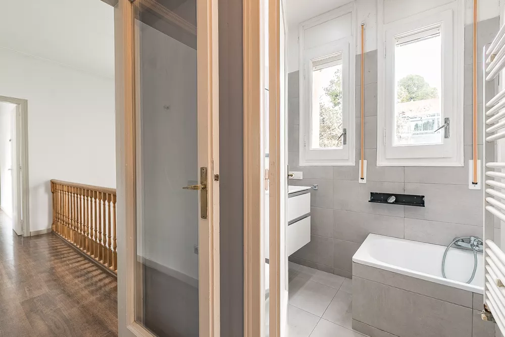 Casa unifamiliar independent de 249 m² amb jardí privat i garatge a Sant Gervasi – La Bonanova
