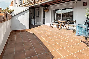 Pis reformat de 3 habitacions amb gran pati privat, vistes a Montserrat i traster inclòs a Manresa