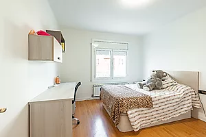 Pis reformat de 3 habitacions amb gran pati privat, vistes a Montserrat i traster inclòs a Manresa