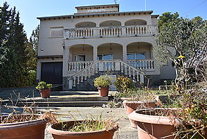 Precioso chalet independiente con gran terreno en urbanización el Nou Vendrell