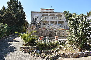 Precioso chalet independiente con gran terreno en urbanización el Nou Vendrell