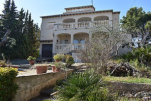 Precioso chalet independiente con gran terreno en urbanización el Nou Vendrell