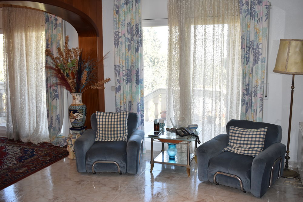 Precioso chalet independiente con gran terreno en urbanización el Nou Vendrell