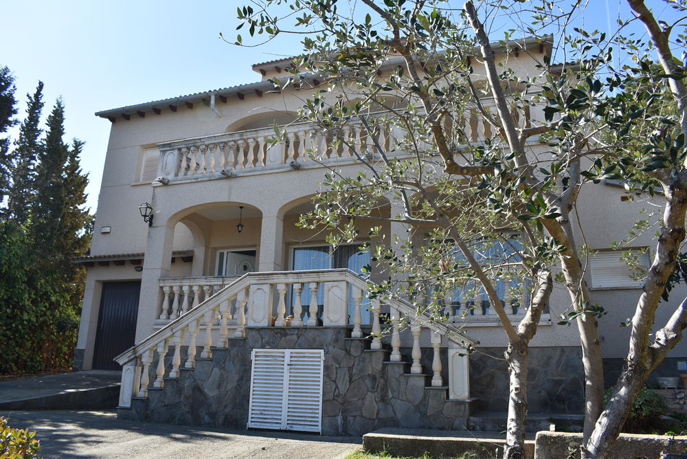 Beautiful detached villa with large plot in the Nou Vendrell urbanization