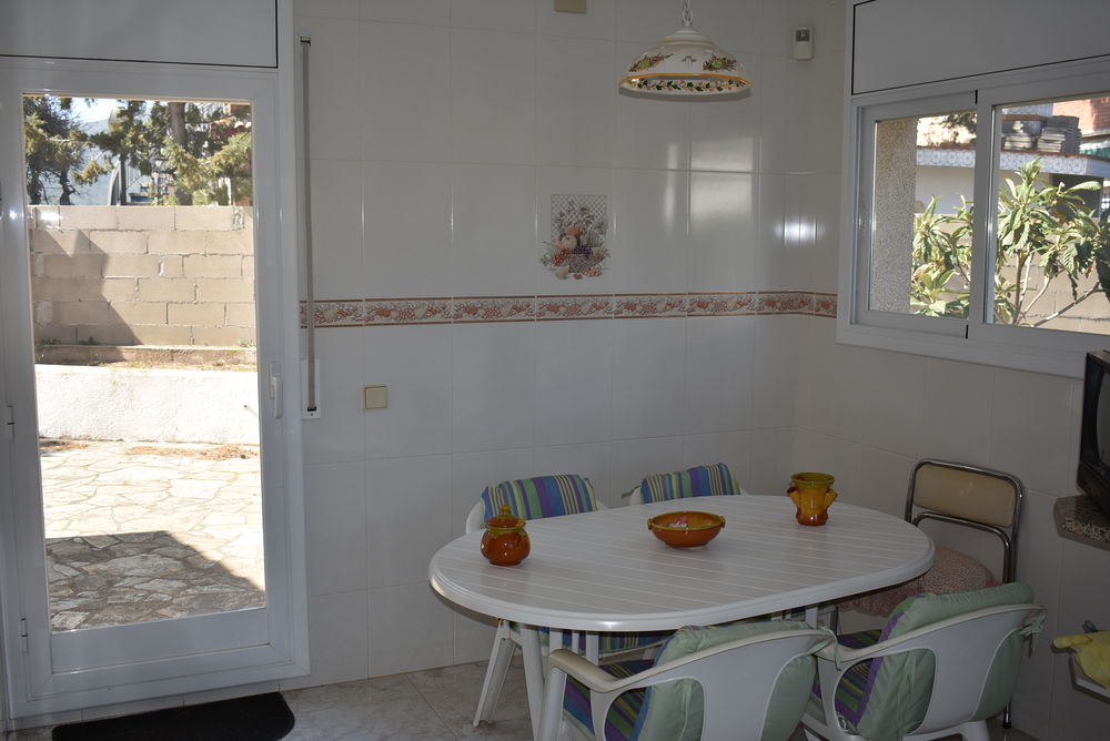 Precioso chalet independiente con gran terreno en urbanización el Nou Vendrell