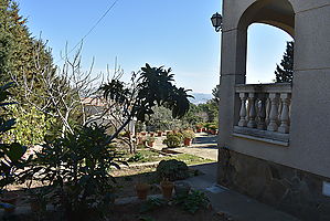 Precioso chalet independiente con gran terreno en urbanización el Nou Vendrell