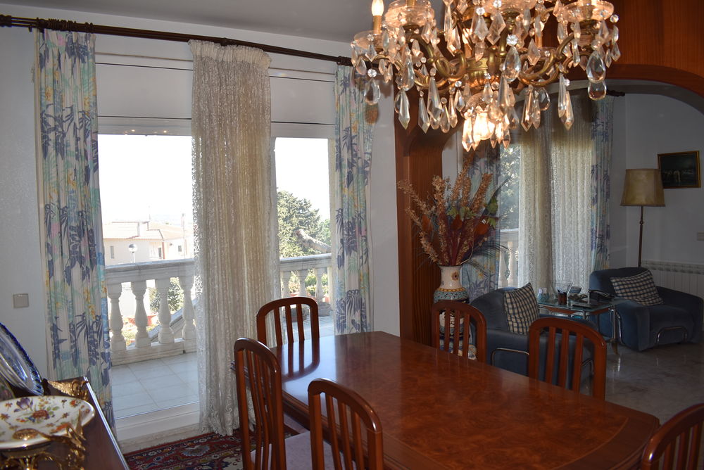 Precioso chalet independiente con gran terreno en urbanización el Nou Vendrell