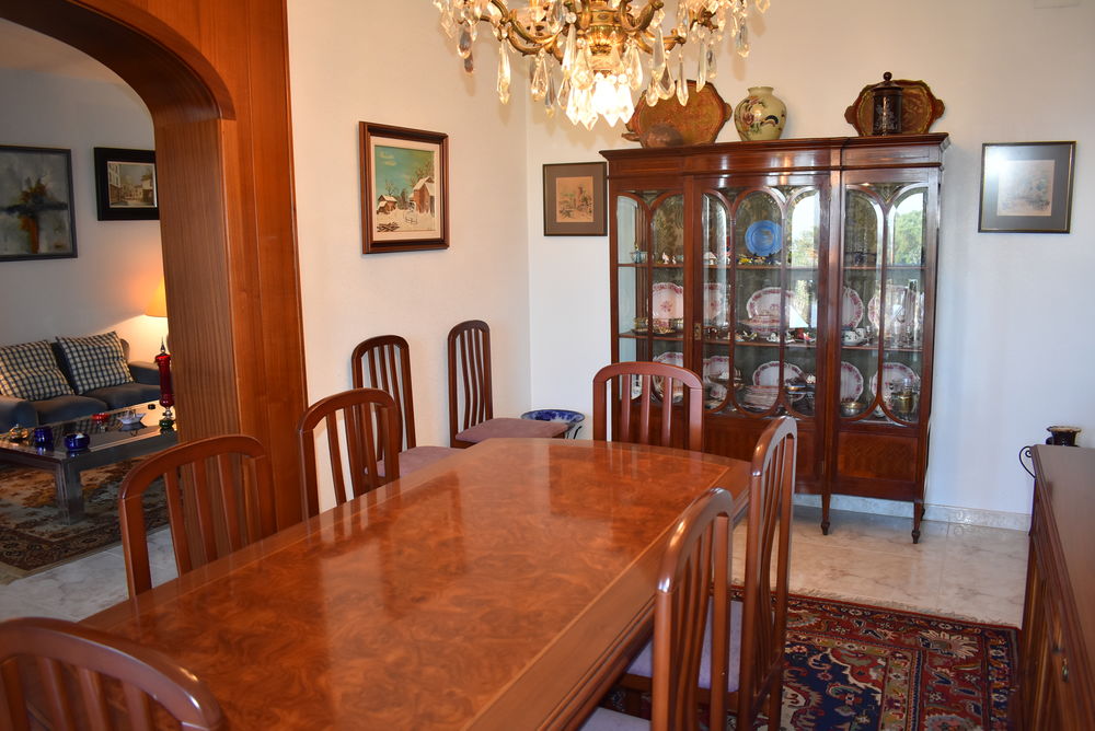 Precioso chalet independiente con gran terreno en urbanización el Nou Vendrell