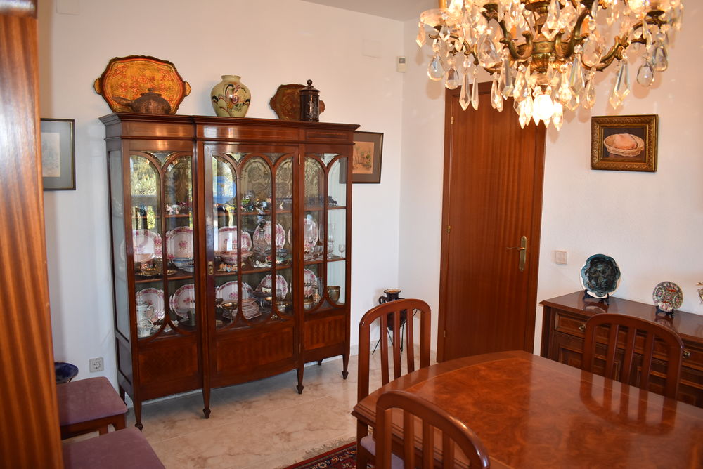 Precioso chalet independiente con gran terreno en urbanización el Nou Vendrell