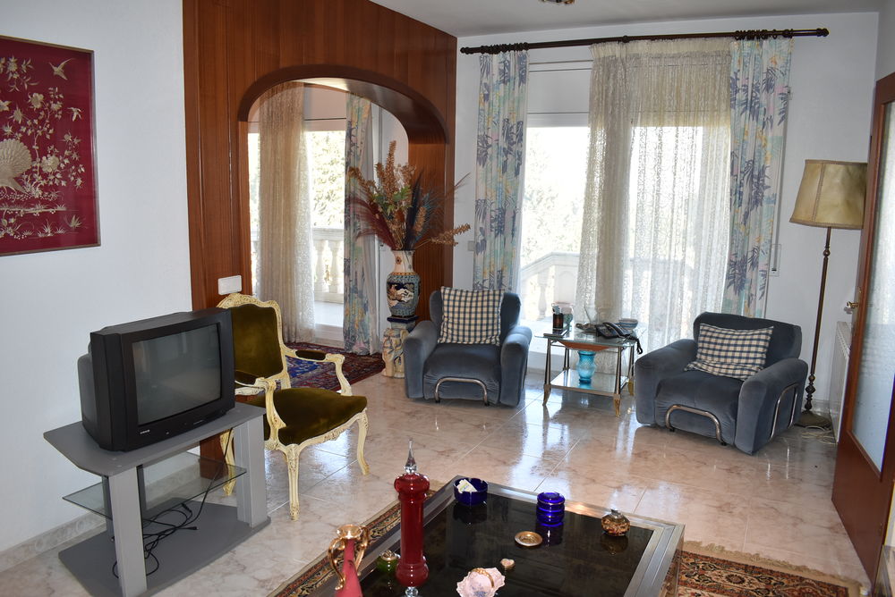 Precioso chalet independiente con gran terreno en urbanización el Nou Vendrell