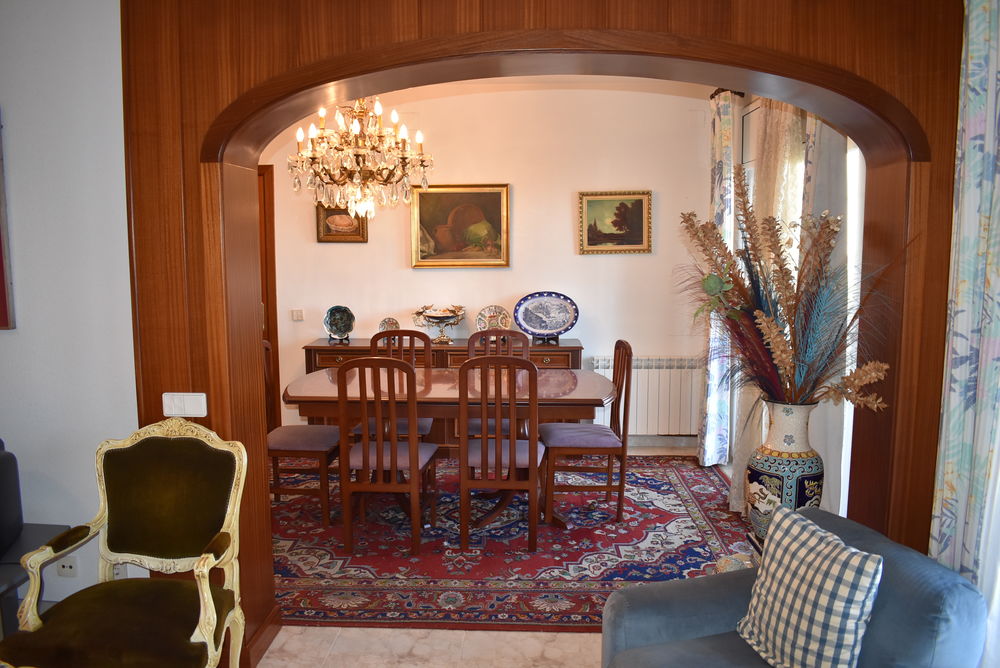 Precioso chalet independiente con gran terreno en urbanización el Nou Vendrell