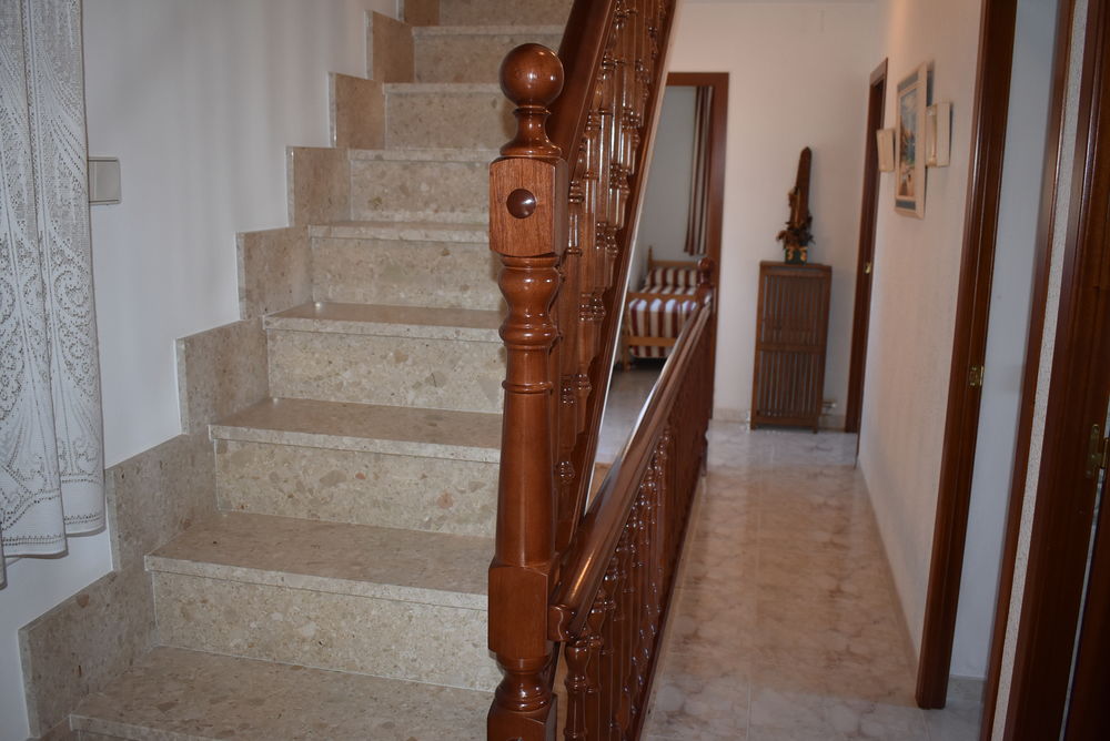 Precioso chalet independiente con gran terreno en urbanización el Nou Vendrell