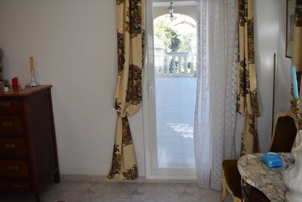 Precioso chalet independiente con gran terreno en urbanización el Nou Vendrell