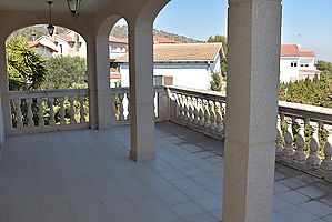 Precioso chalet independiente con gran terreno en urbanización el Nou Vendrell