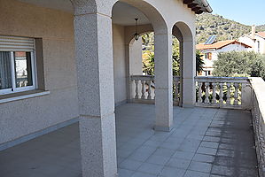 Precioso chalet independiente con gran terreno en urbanización el Nou Vendrell