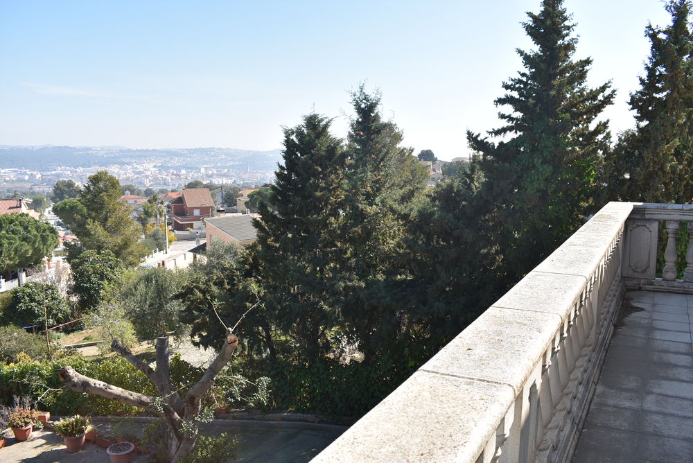Precioso chalet independiente con gran terreno en urbanización el Nou Vendrell