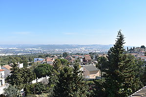 Precioso chalet independiente con gran terreno en urbanización el Nou Vendrell