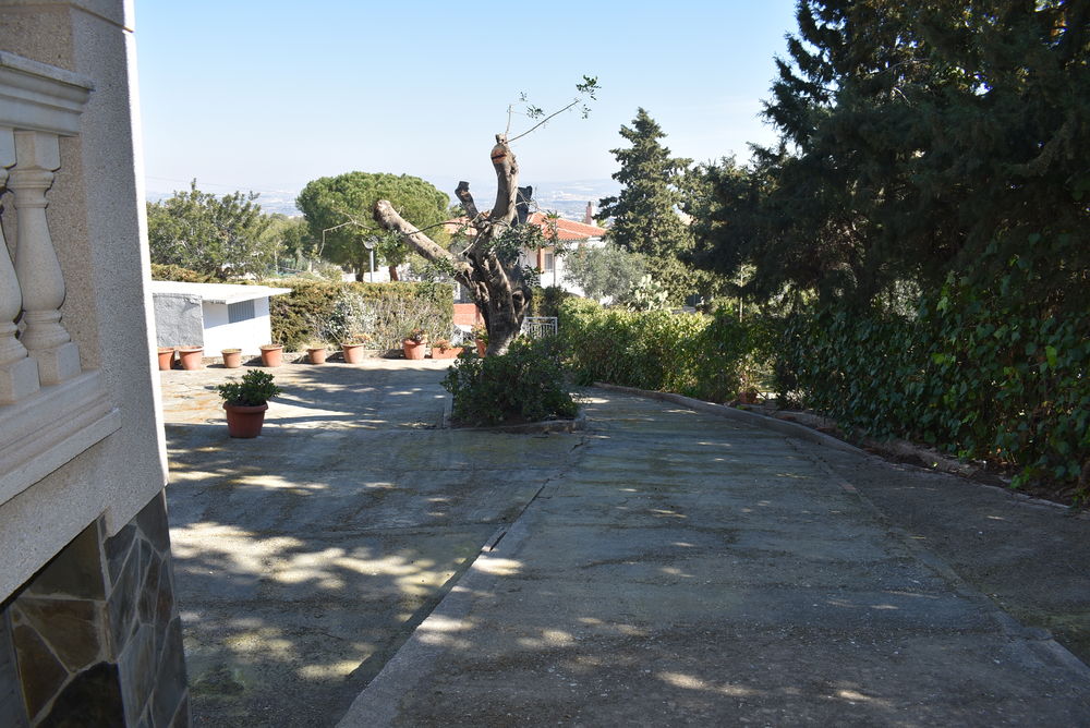 Precioso chalet independiente con gran terreno en urbanización el Nou Vendrell
